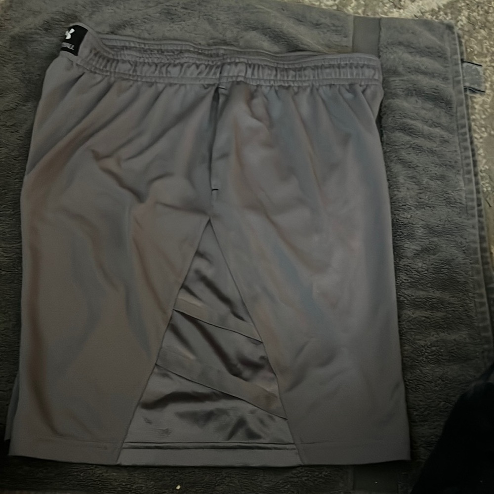 Under Amour mens XL shorts